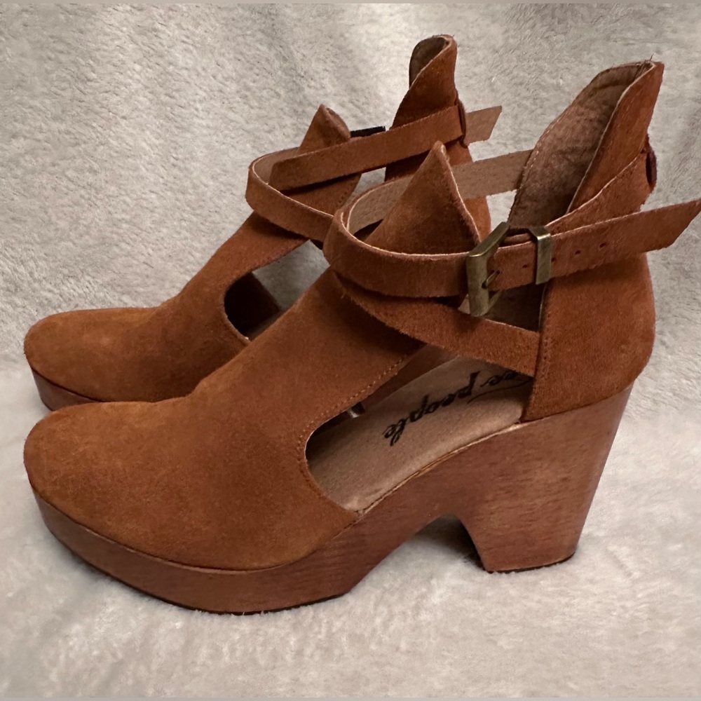 Free People Cedar Clog Bootie Brown Tan Suede Platform Sz 40 / 9.5 US EUC